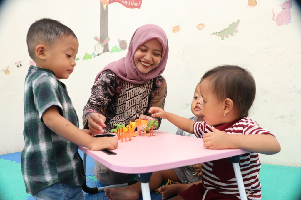 Membangun Keterampilan Fondasi Anak: Peran Lingkungan, Relasi, dan Kehadiran Orang Dewasa